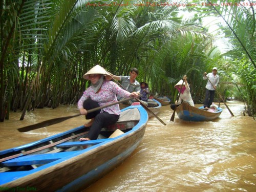 Về miền Tây chèo xuồng ba lá